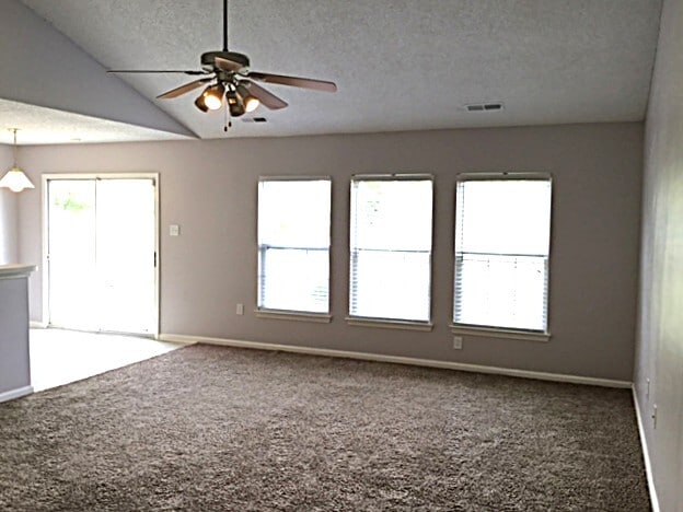 Building Photo - 5060 Thornton Dr