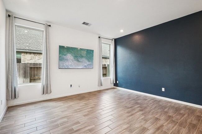 Foto del edificio - 4925 Chester Lk Ln