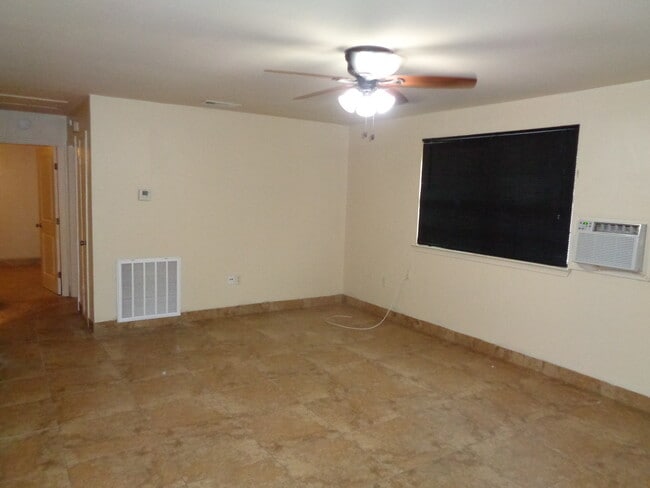 Foto del edificio - 946 Jennifer Jean Dr