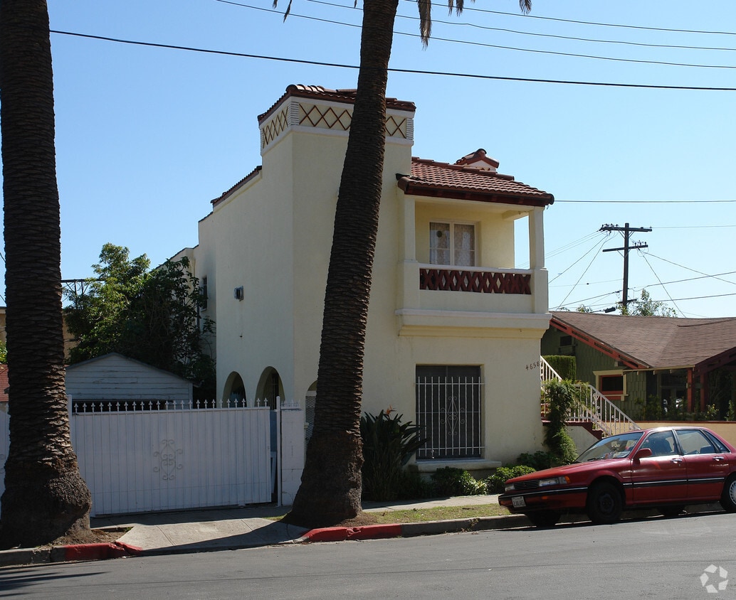 Building Photo - 4658 Rosewood Ave