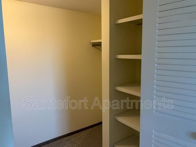 Foto del edificio - 5403 Haymeadow Ln