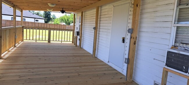 Building Photo - 21105 Briar Cove Cir