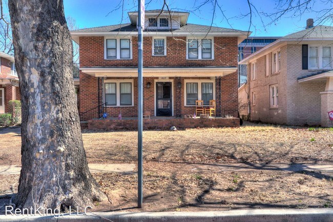 Building Photo - 5 br, 2.5 bath House - 827 College Ave