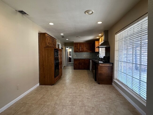Building Photo - Family home in Huntington Subdivision in P...