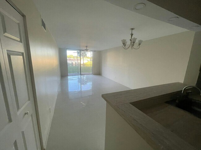 Foto del edificio - 2820 Somerset Dr