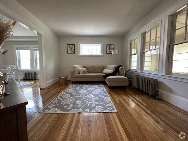 Building Photo - 19 Larose Pl