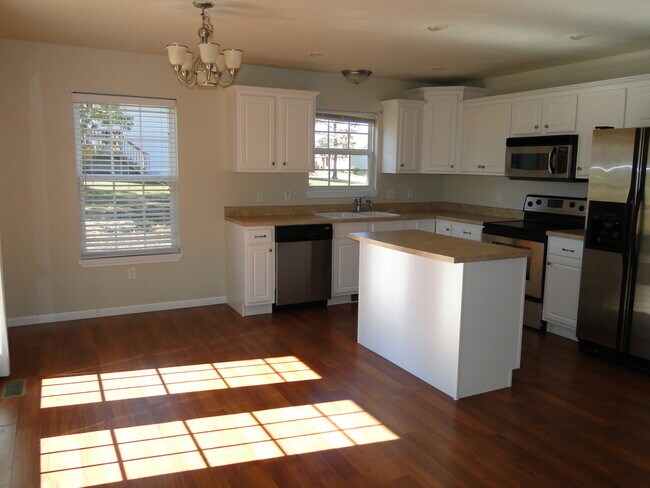 Foto del edificio - Hardwood Flooring