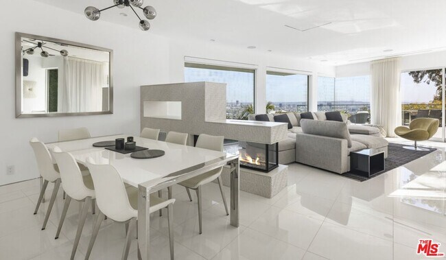 Foto del edificio - 1377 Miller Pl
