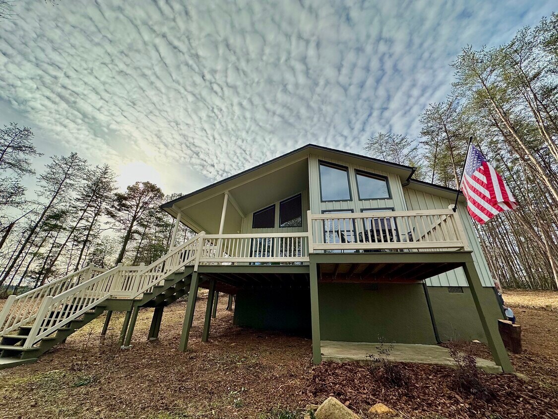 Primary Photo - 348 Cozy Cove Hollow
