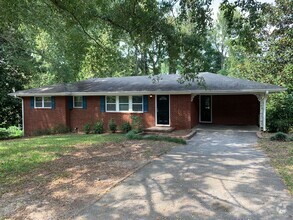 Building Photo - 1965 Skyview Cir