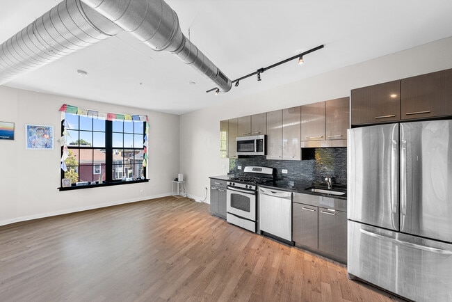 Building Photo - 944 Dorchester
