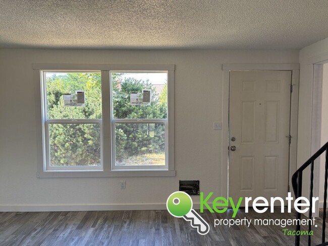 Building Photo - Recently Renovated Tacoma Home