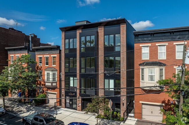 Building Photo - The LIELLE