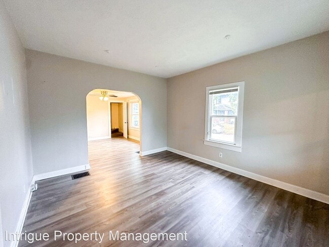 Building Photo - 2 br, 1 bath House - 5201 E Burgess Ave