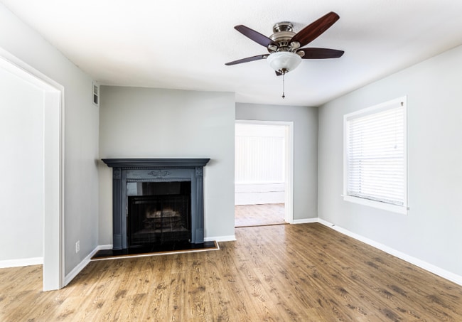 Building Photo - 1019 W 38th St