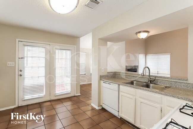 Foto del edificio - 8603 Kinghaven St