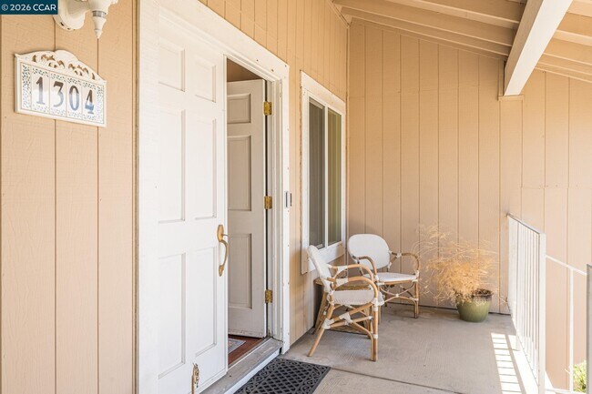 Foto del edificio - 1304 Saddlehill Ln