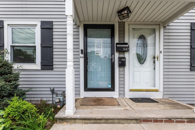 Building Photo - 947 Amboy Ave