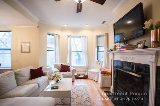 Building Photo - 2833 N Burling St