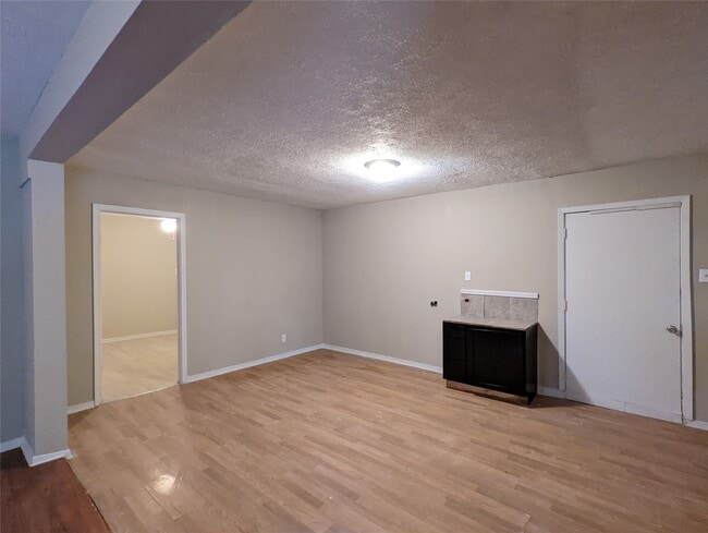 Foto del edificio - 2016 Creston Dr