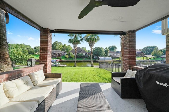 Foto del edificio - 13221 Bluff View Dr