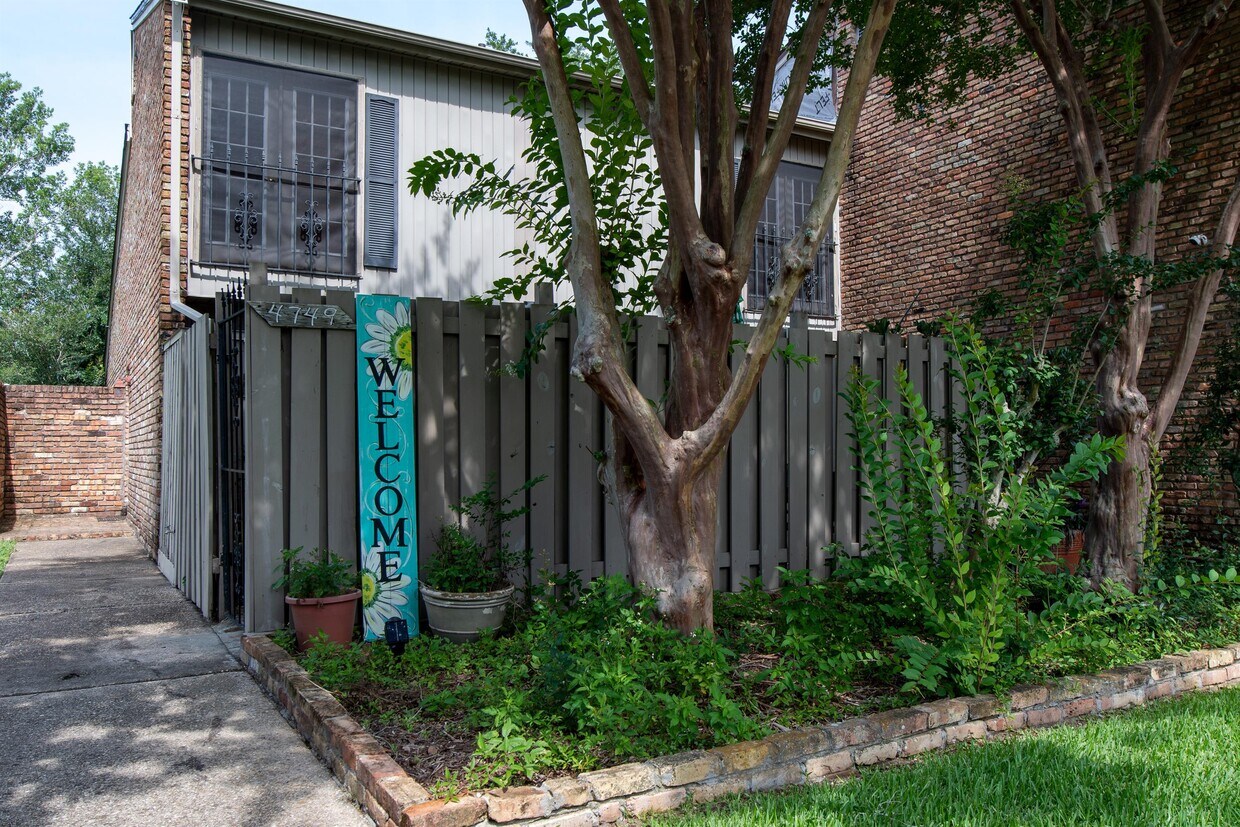 4749 Huron Dr, Pensacola, FL 32507 Townhome Rentals in Pensacola FL