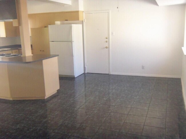 Building Photo - 10172 Bermuda Ave