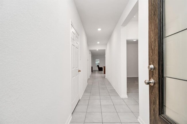 Building Photo - 2030 Domeniko Dr