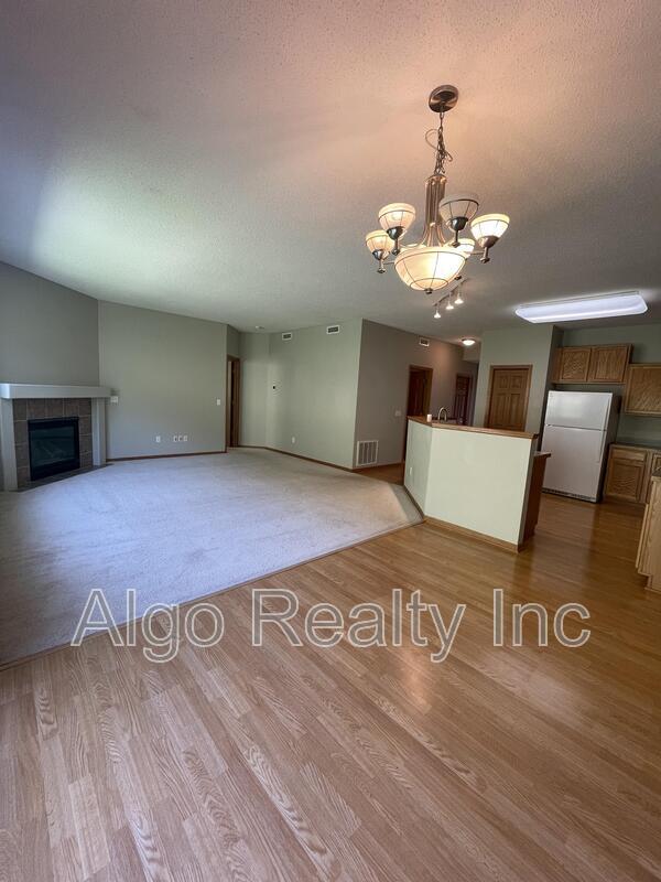 Foto del edificio - 1694 Oakbrooke Ct