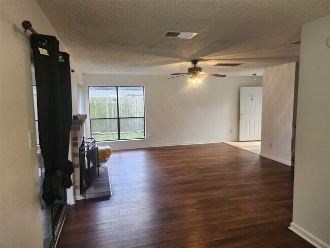Foto del edificio - 8239 Viny Ridge Dr