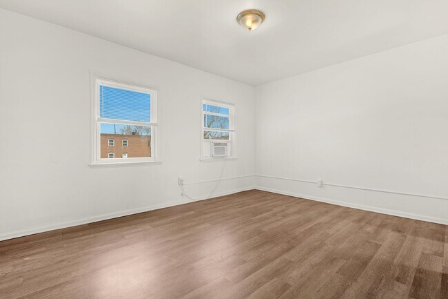 Foto del edificio - 611 Maude Ave