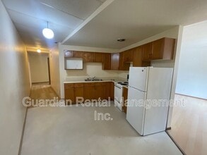 Building Photo - 460 Dewe Ave