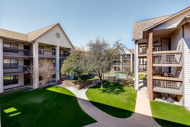 Foto del edificio - 218 N Texas Blvd