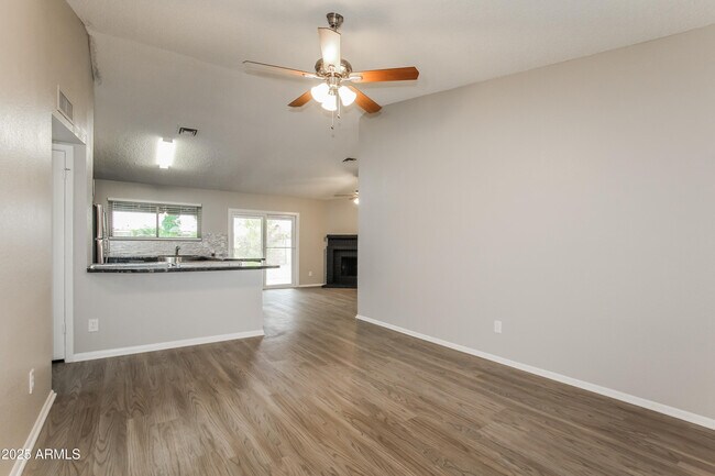 Building Photo - 7619 W Hope Dr