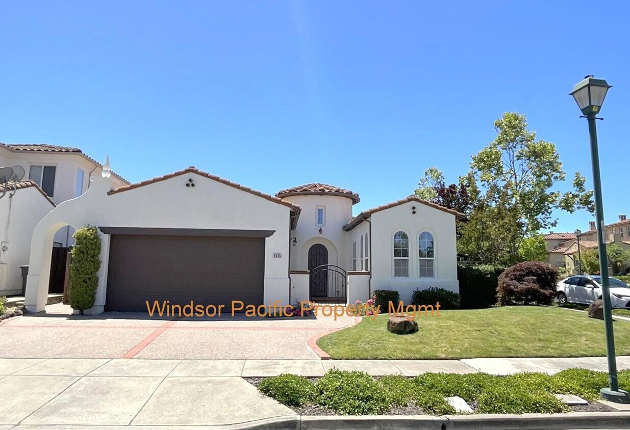 Primary Photo - Beautiful One Story Home In Perfect Bridge...