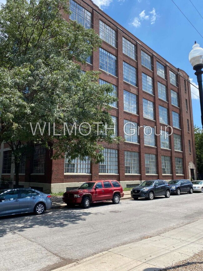 Foto del edificio - 611 N Park Ave