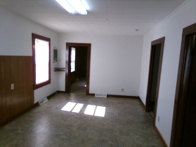Building Photo - Country Living