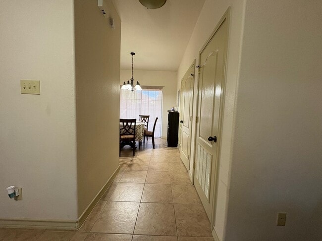 Building Photo - 10706 International Blvd