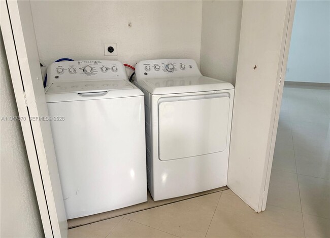 Building Photo - 8323 Lake Dr