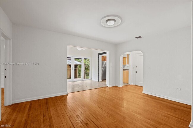 Building Photo - 3 br, 3 bath House - 410 Minorca Ave