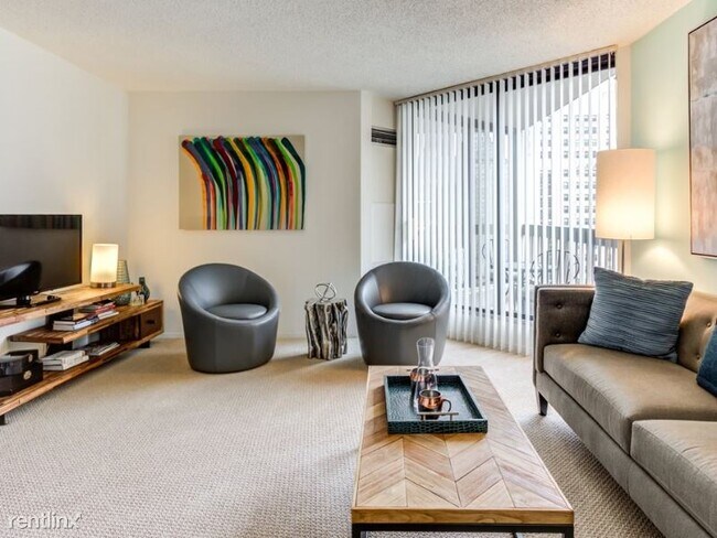Building Photo - 1 br, 1 bath Condo - 713 N Dearborn St