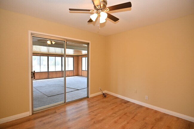 Foto del edificio - Beautiful 5 bed 3 bath, 2 car Garage & Pool, Near Snell & Calero