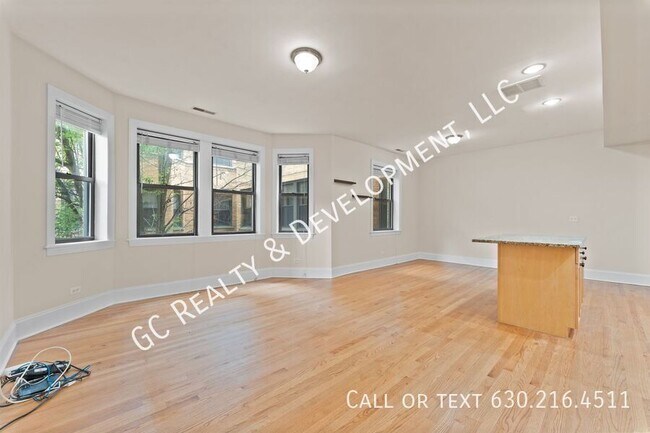 Foto del edificio - 7635 N Greenview Ave