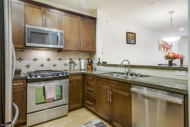 Building Photo - 2 br, 2 bath Condo - 2349 Jefferson Street...