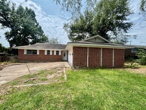 Building Photo - 2013 Oaklawn Dr