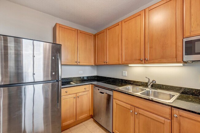 Building Photo - 400 N La Salle Dr