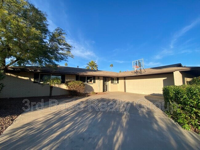 Building Photo - 506 E Sagebrush St