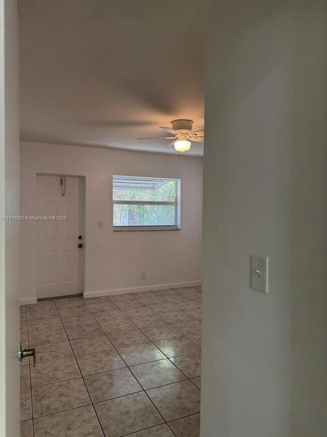 Foto del edificio - 231 NE 40th Ct