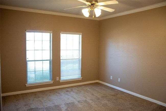 Building Photo - 575 S Virginia Hills Dr
