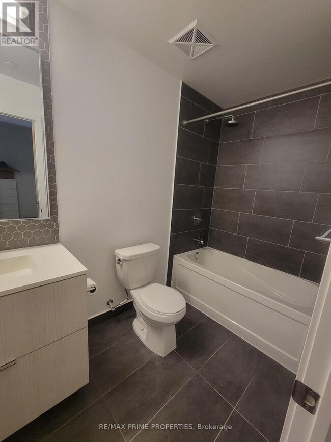 Photo du bâtiment - 2520 Eglinton Ave W